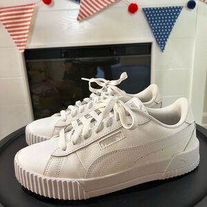 Carina Crew Puma Sneakers! White, women’s size 7!